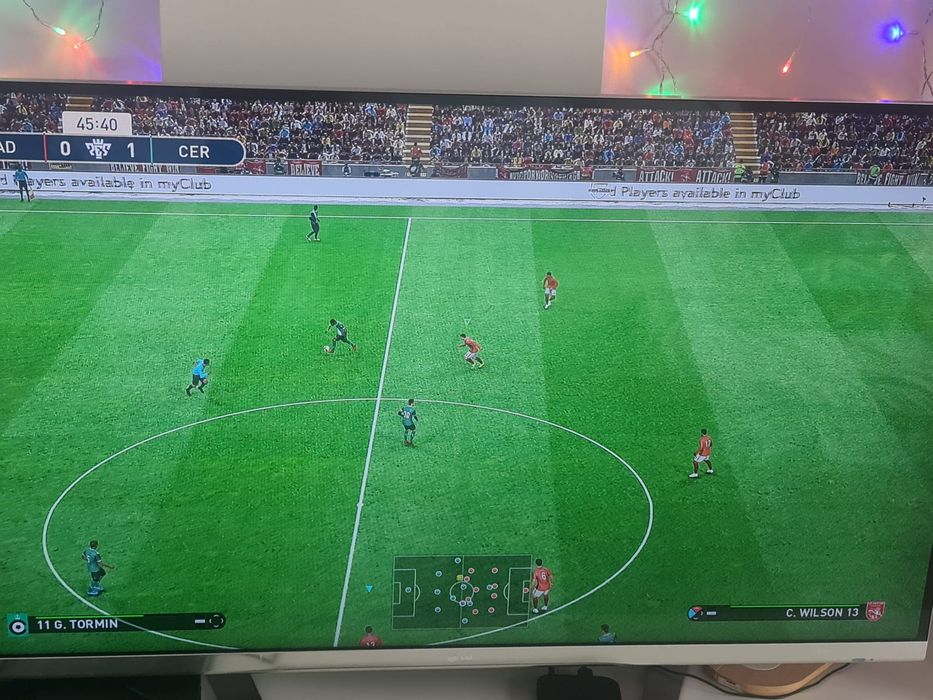 Playstation 4 com jogo e comandos