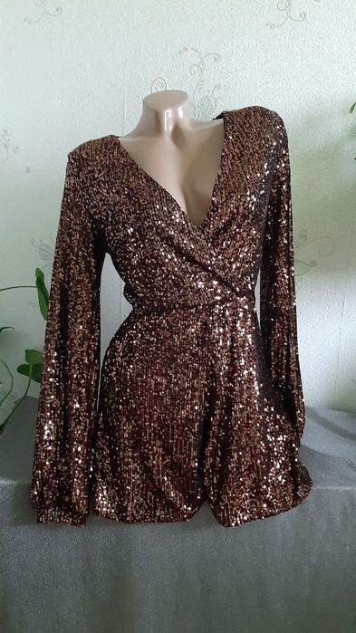 Комбинезон короткий,в паетки