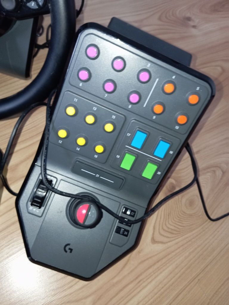 Kierownica z panelem logitech