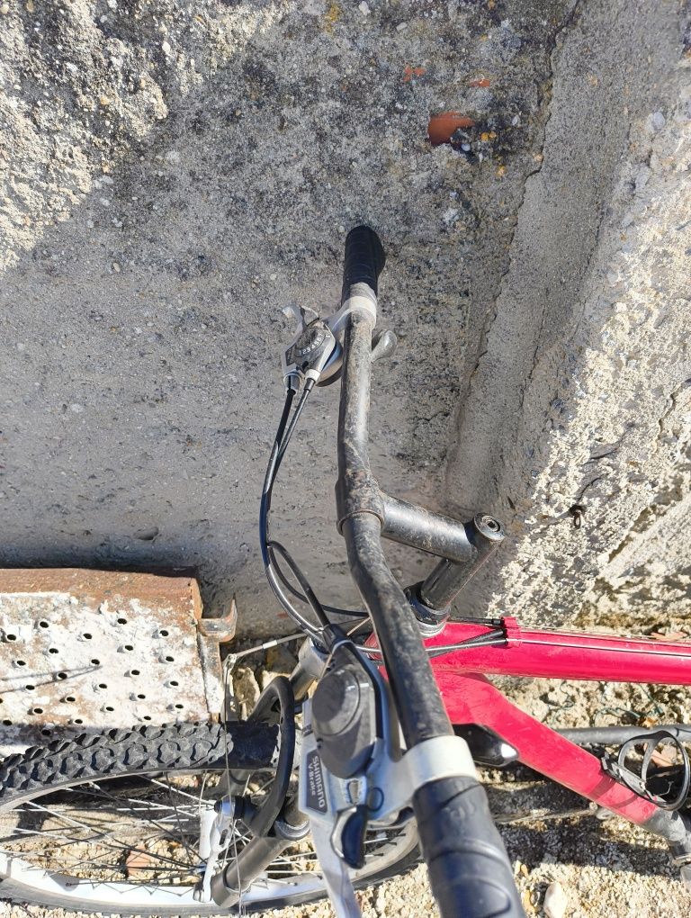 Bicicleta de passeio com alguns a fazeres