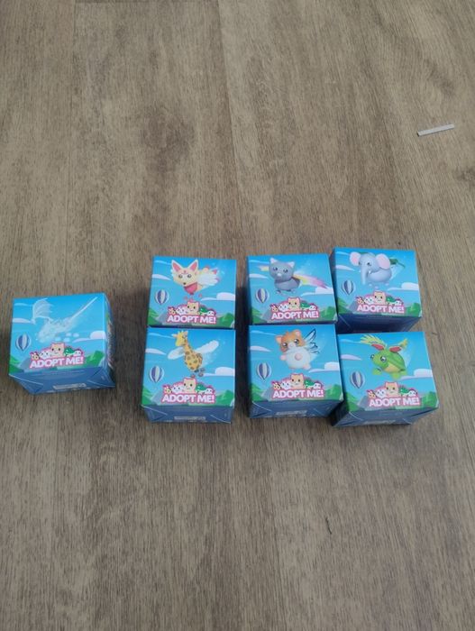 7 zabawek HM McDonald's Adopt me