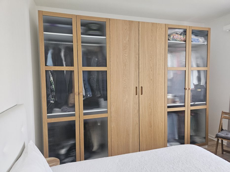 Guarda fatos / armário 3m x 2.35m (como novo)