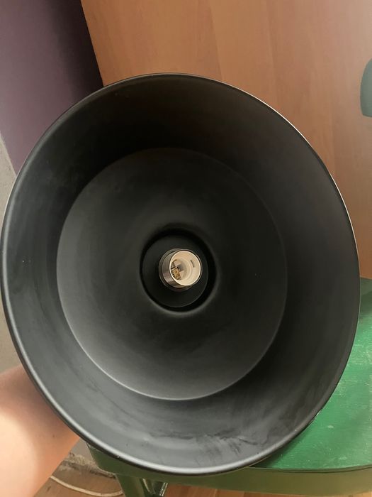 Czarna lampa sufitowa