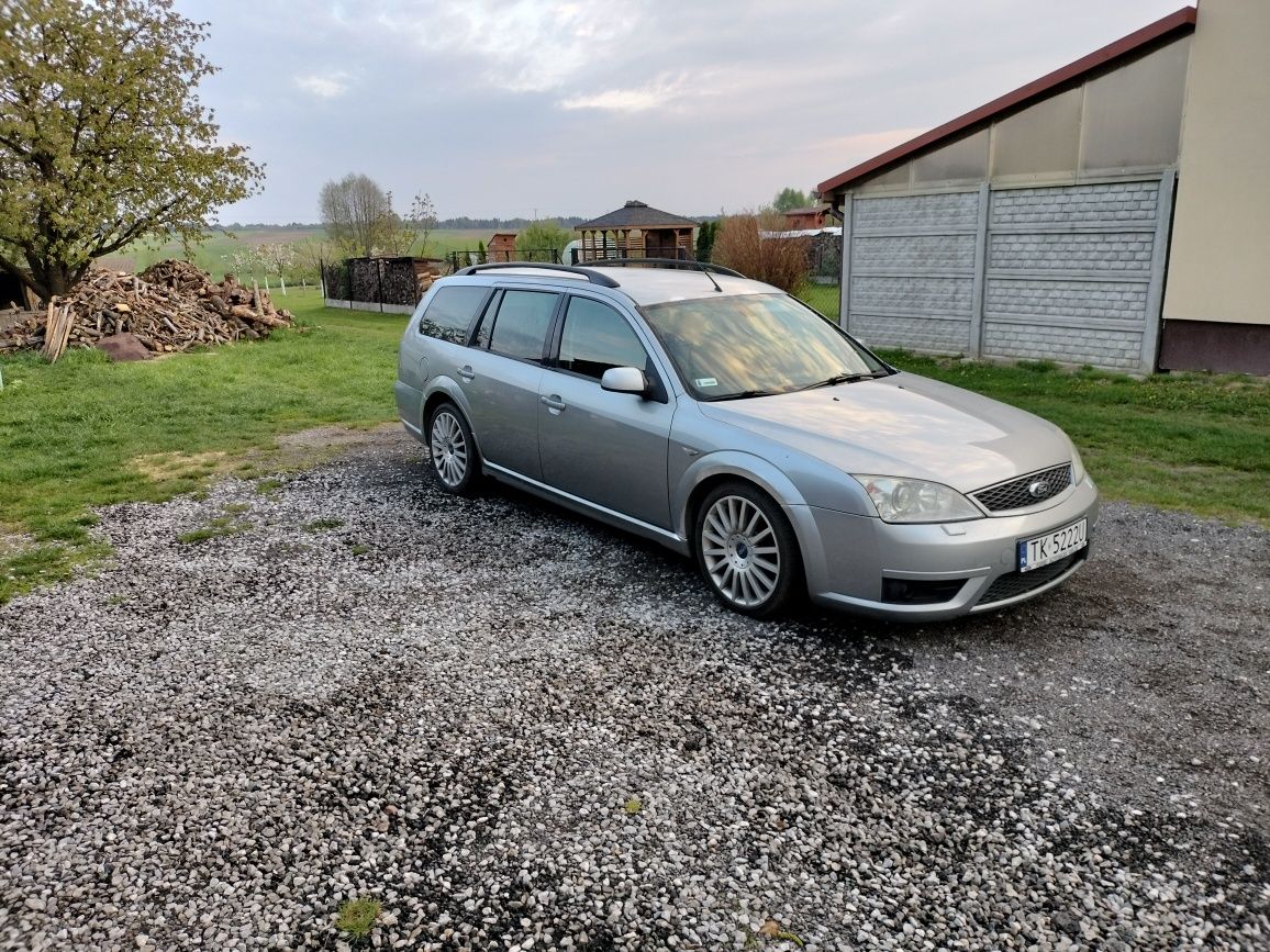 Ford Mondeo ST220