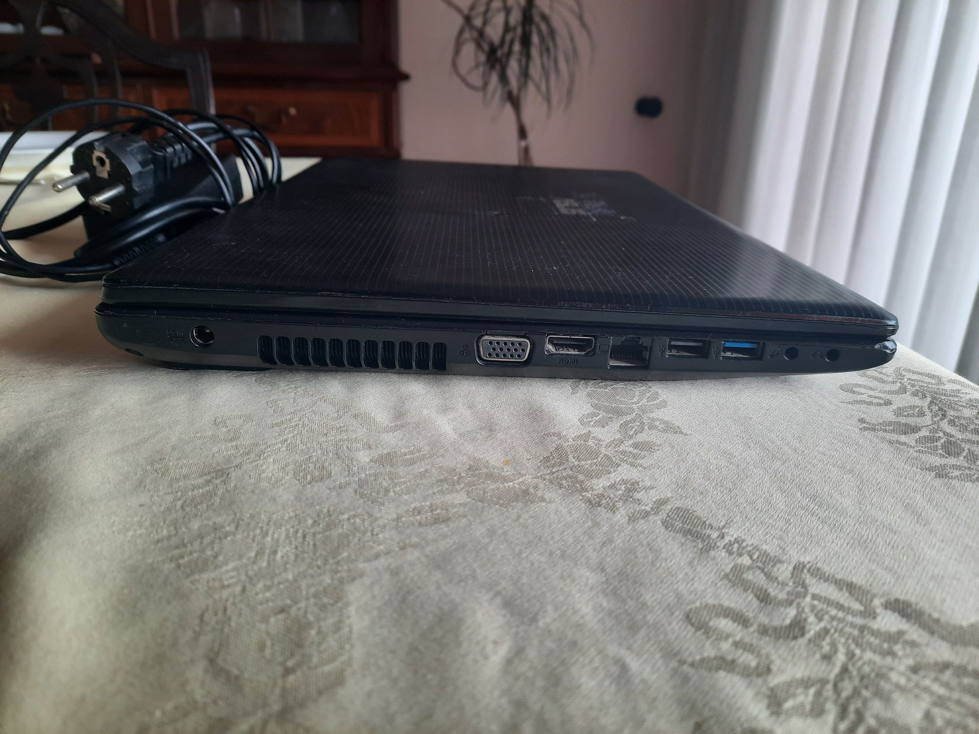 Portátil Asus X55U