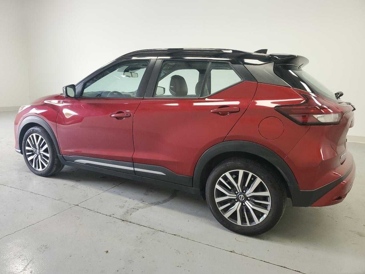 Автомобіль 2021 Nissan Kicks SR