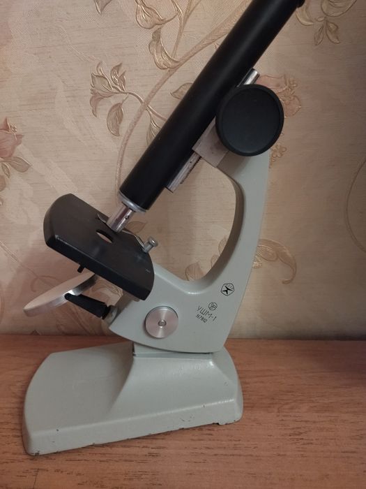 Микроскоп  УШМ-1 знак качества СССР.