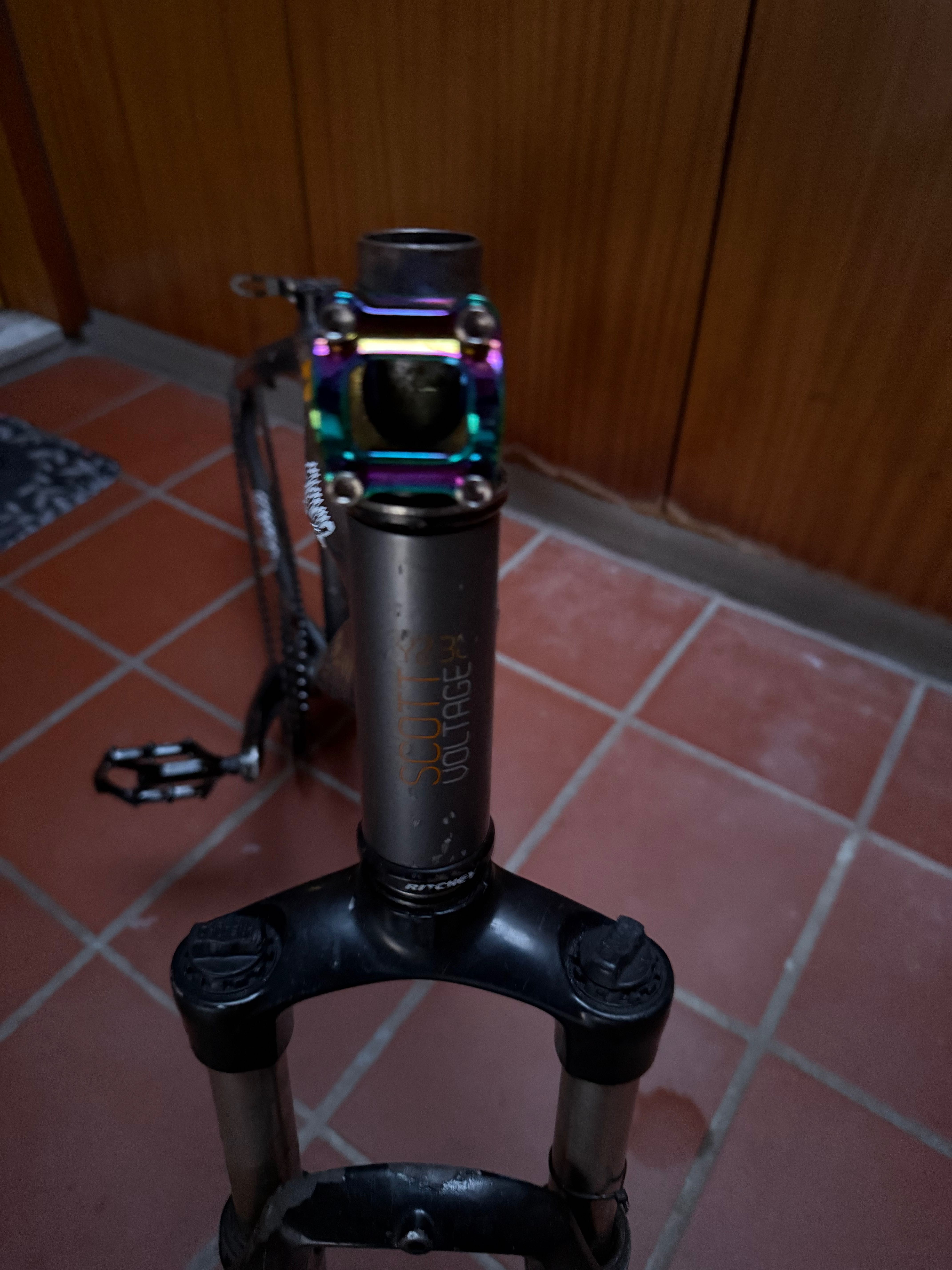Quadro e suspensao scoot 2019 raro um dos unicos em portugal tamanho s
