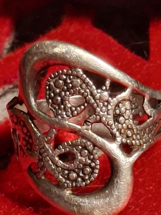 Stary pierścionek srebrny ażurowy