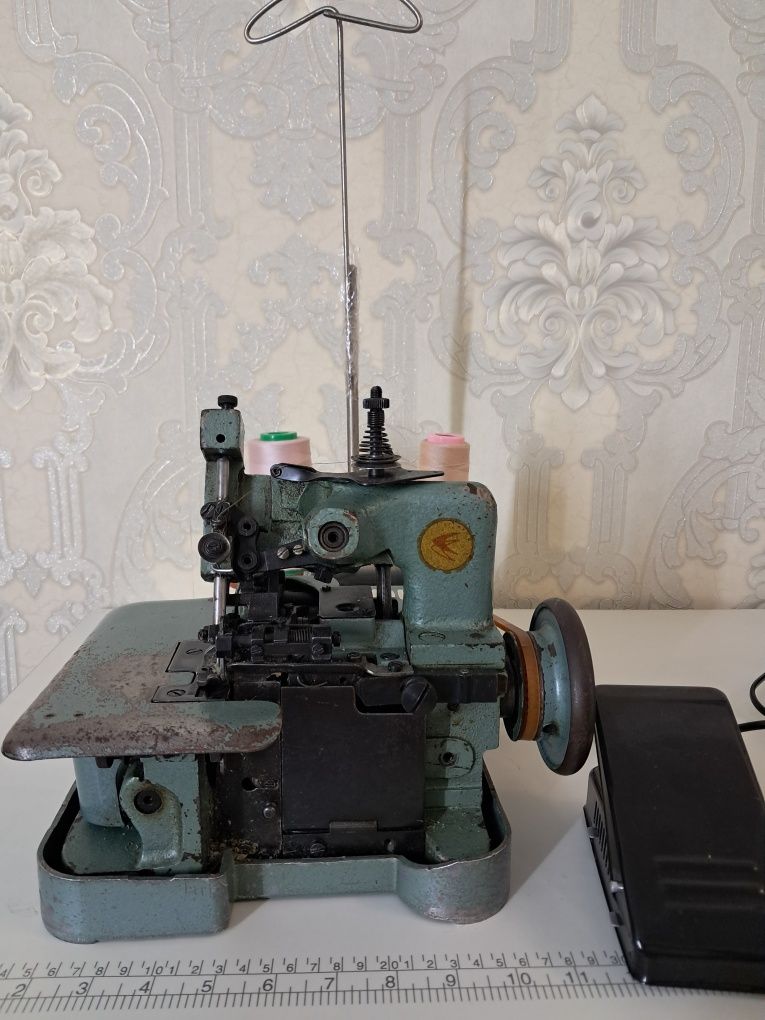 Продам  оверлок  51 класу