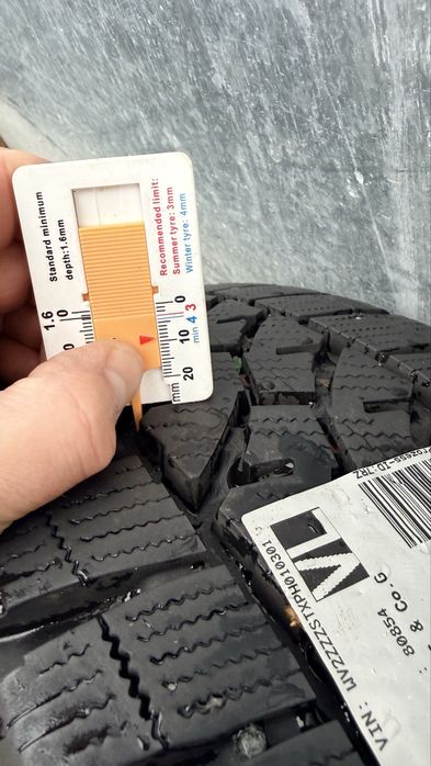 Автошини зимні BRIDGESTONE   215/60 R17