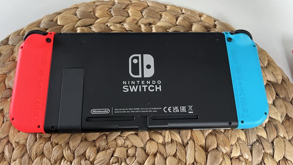 Nintendo Switch nie używane + gra gang beats, 128gb dodatkowego miejsc