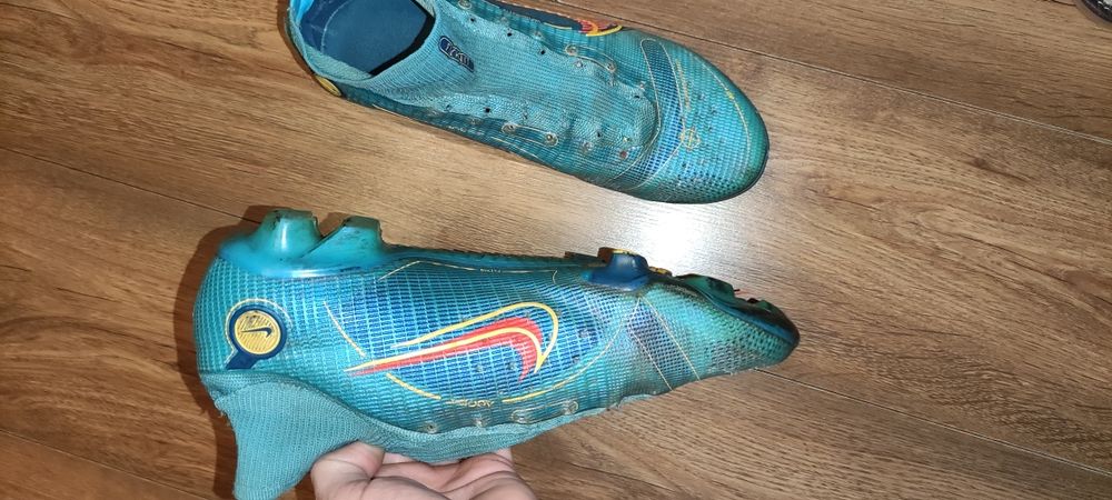 Uzywane korki profesjonalne Nike Mercurial superfly 8 Elite fg roz. 45