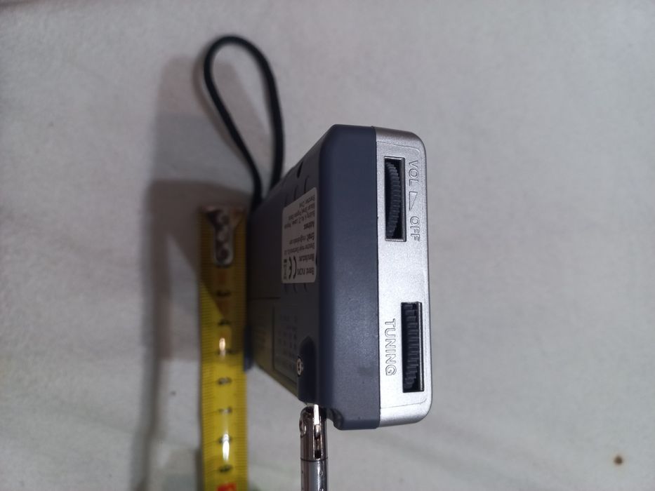 Rádio a pilhas (2AA) Novo.