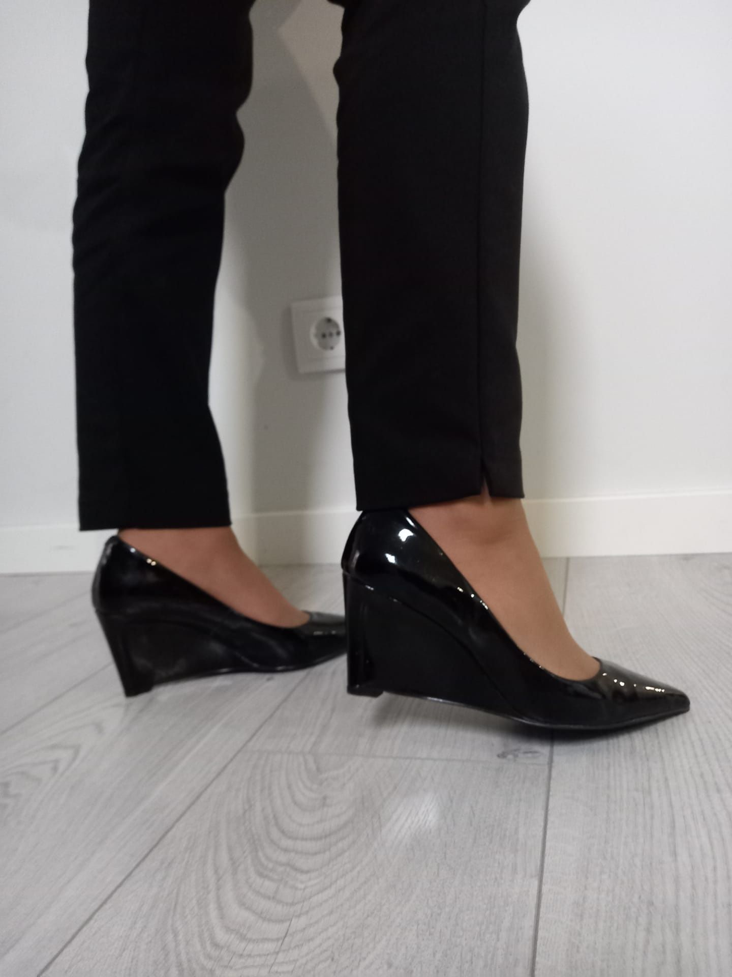 Sapatos cunha pretos senhora, n. 35 Novos!