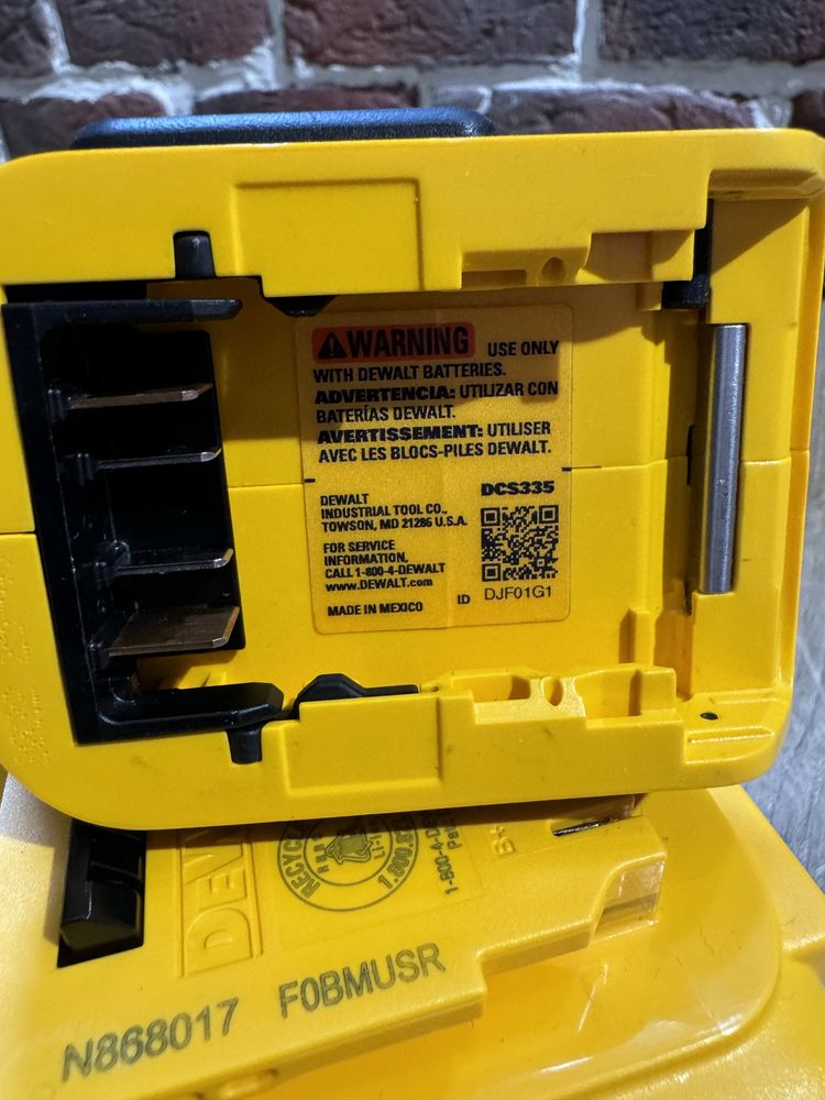 Лобзик DeWalt DCS335B