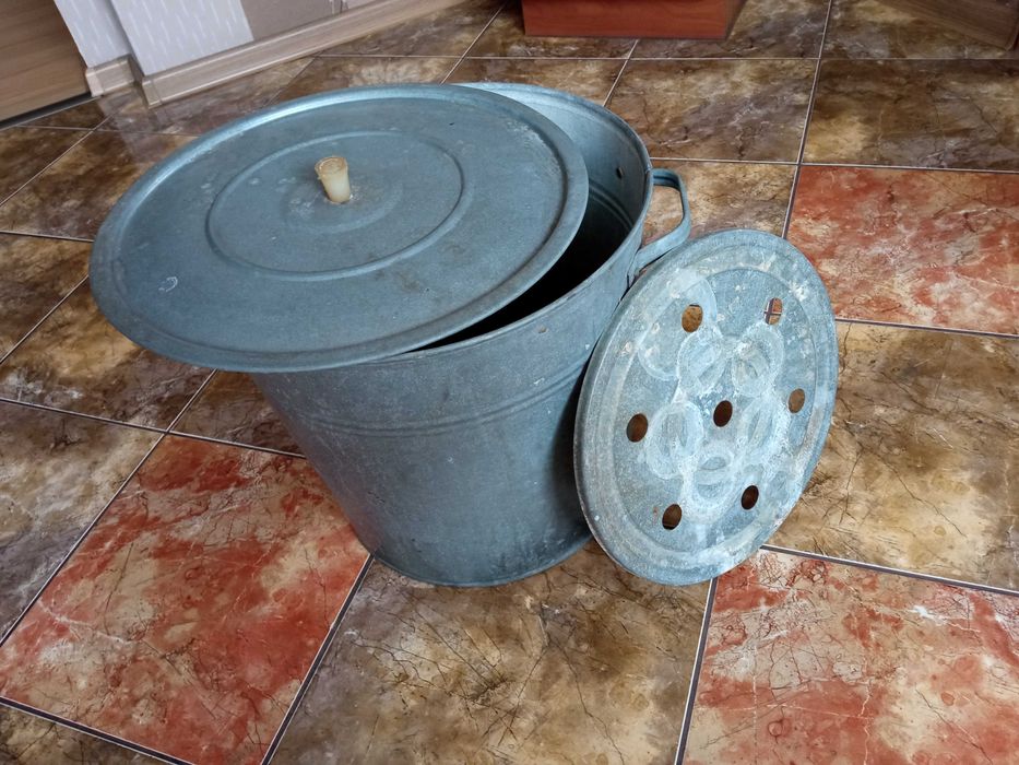 Garnek. Stary garnek. Stary garnek do gotowania