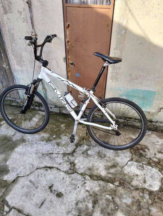 Bicicleta em alumínio como Nova