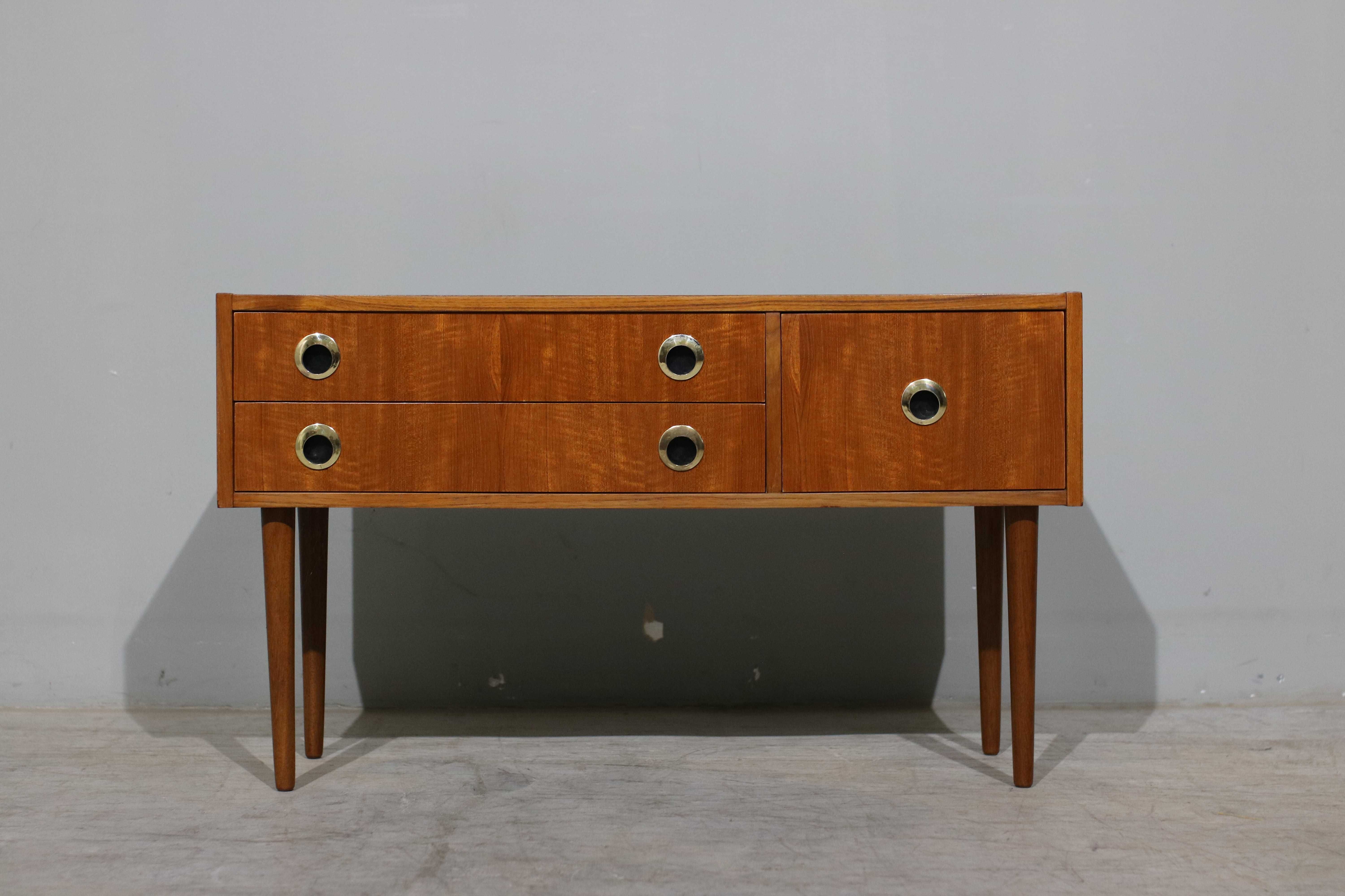 Móvel de apoio em teca | Nordic Design