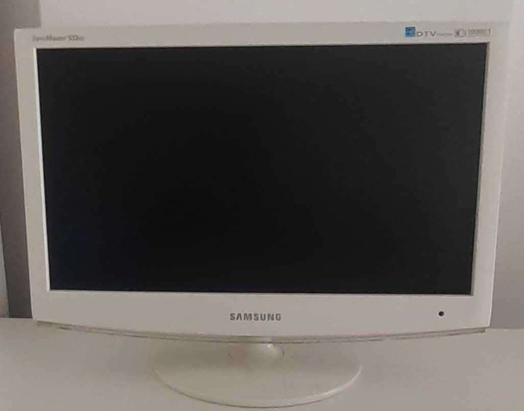 TV Samsung 19" de cor branca