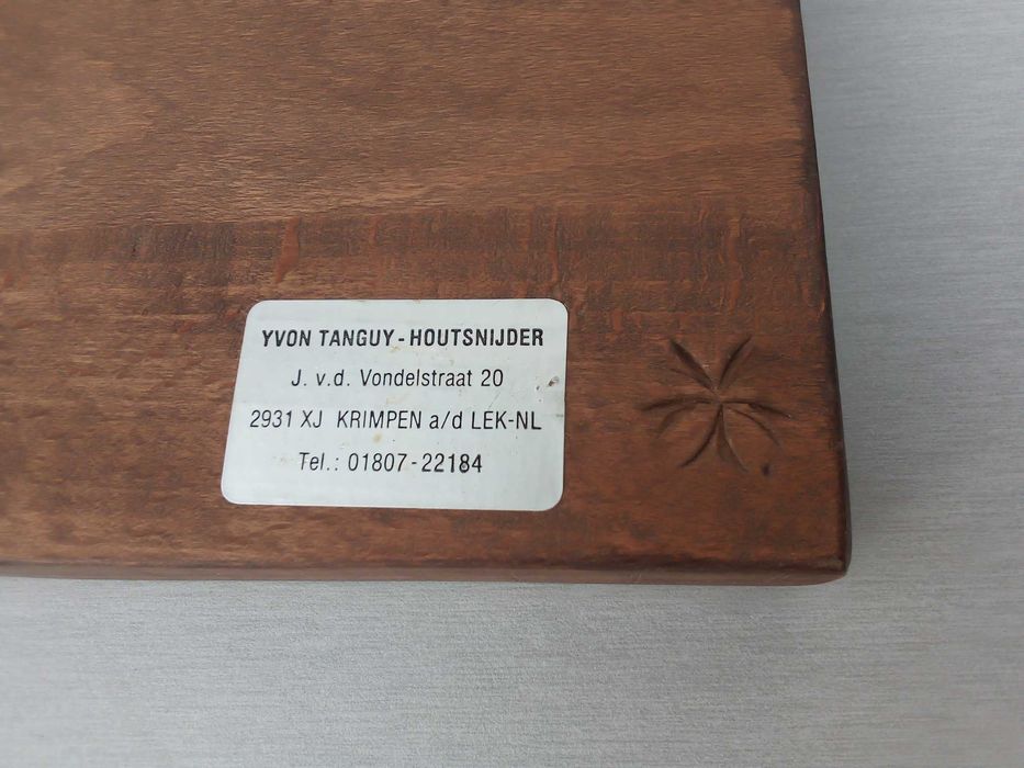 Placa de madeira entalhada, com tema "veleiro", de Yvon Tanguy, usada