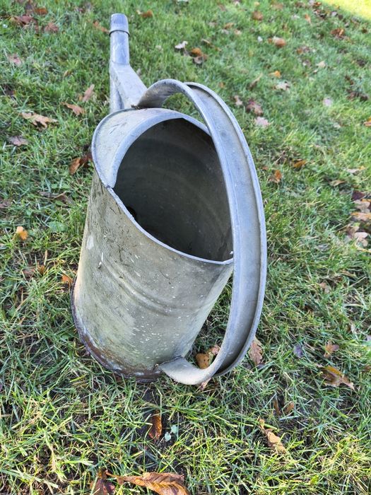 Zabytkowa przedwojenna poniemiecka konewka ocynk sprawna