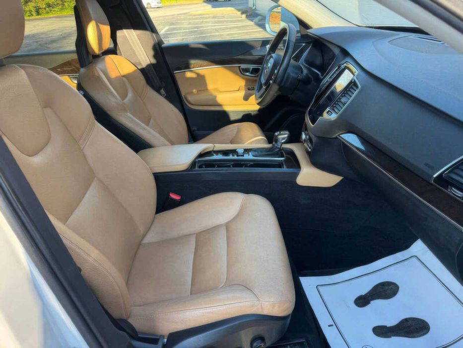 Volvo XC90      2016