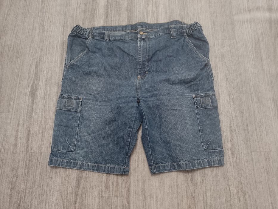 Sprzedam męskie krótkie spodenki jeansowe rozmiar XXXL.
