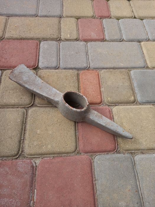 Кирки, и Разные молотки.