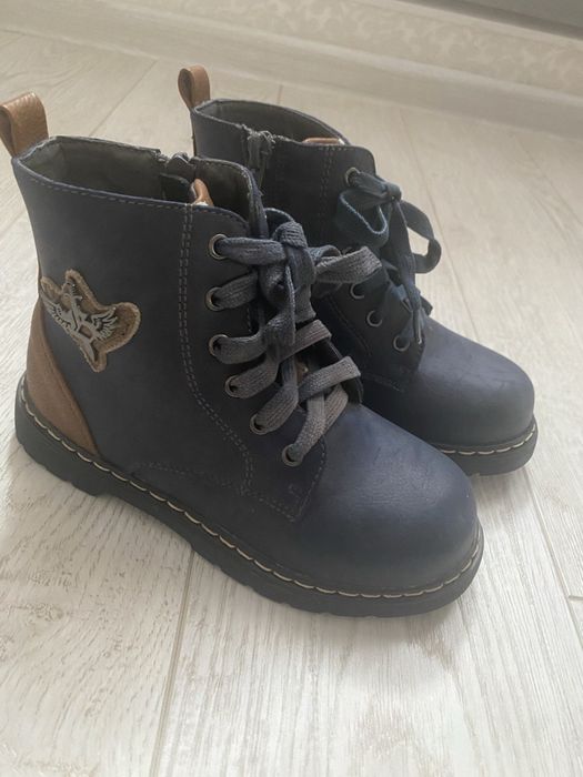 Продам ботинки детские