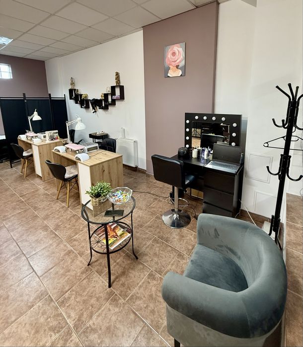 Odstapię salon kosmetyczny w pełnym wyposażeniem i bazą klientòw
