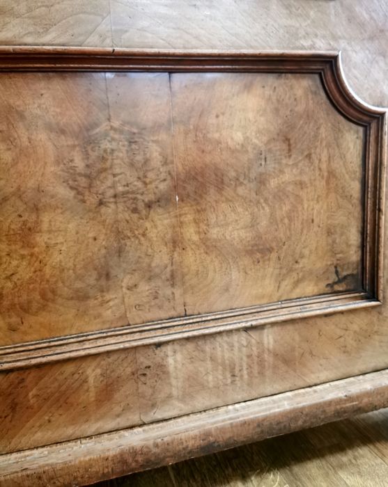 Biedermeier kolekcjonerska szafa orzech