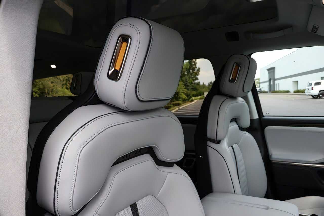Rivian R1S Adventure 2023