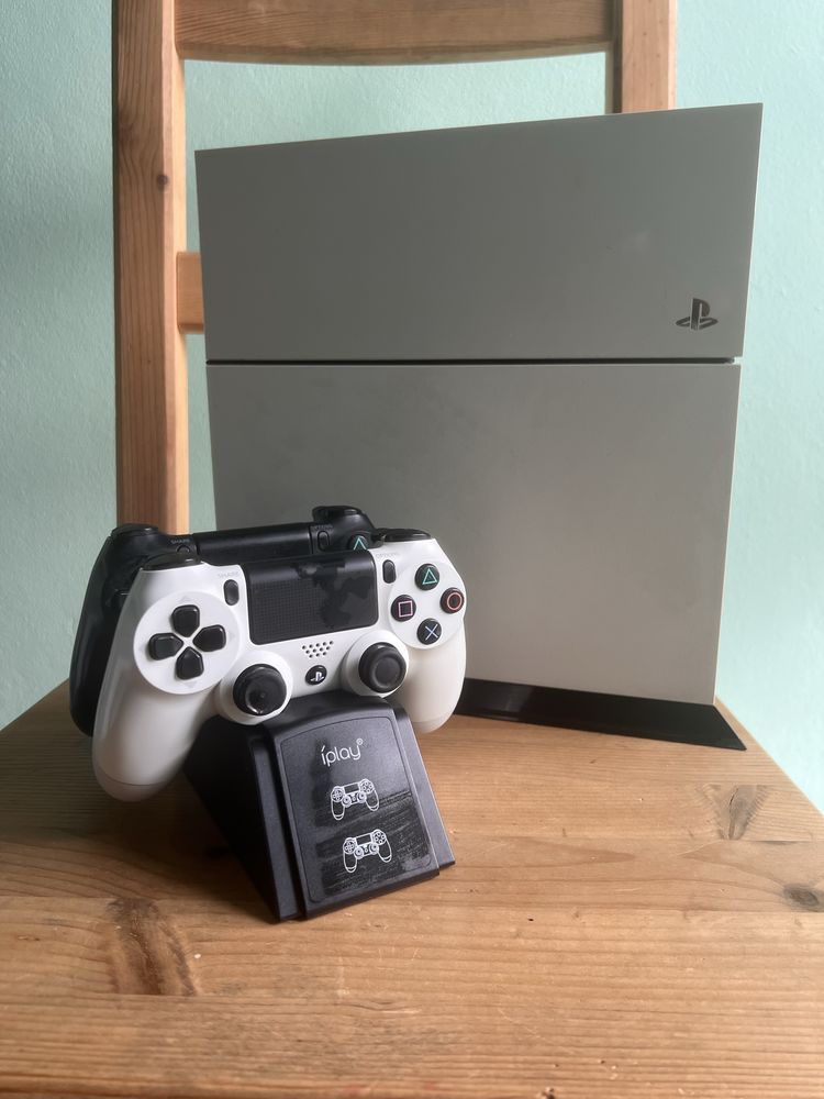 PS4 500GB + 2 comandos + Oferta carregador de 2 comando em simultaneo