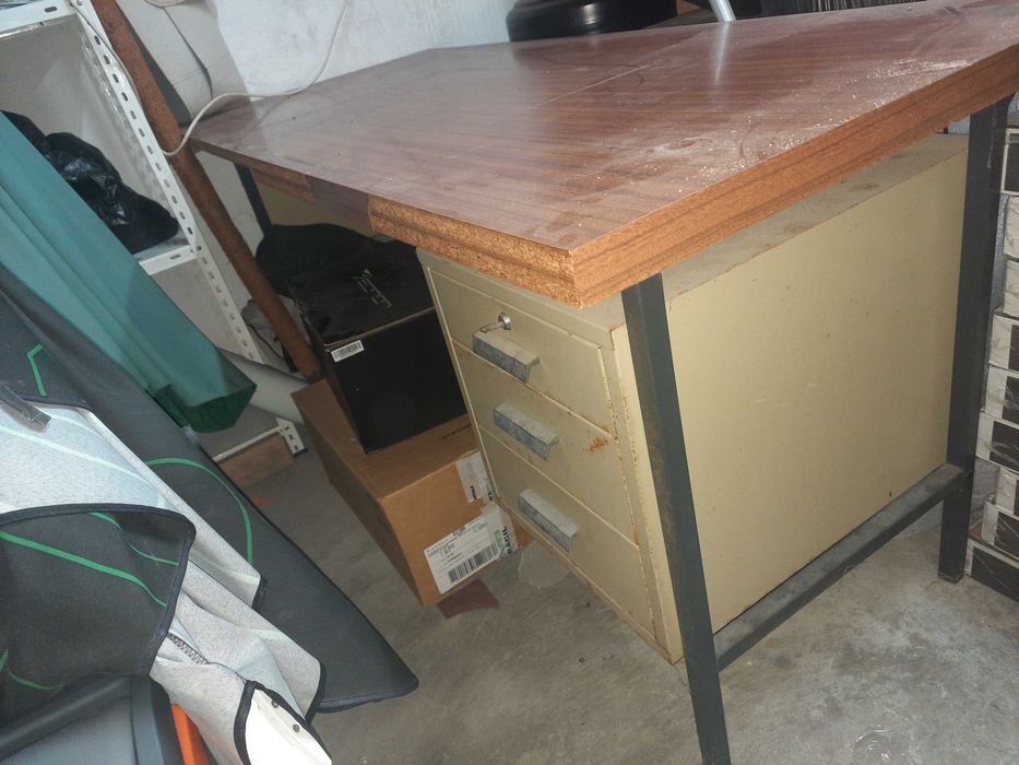 Secretária 1,60m com gavetas