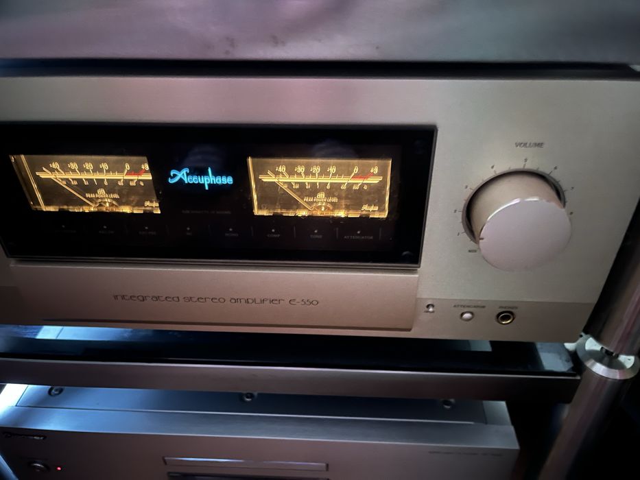 Wzmacniacz Accuphase E550