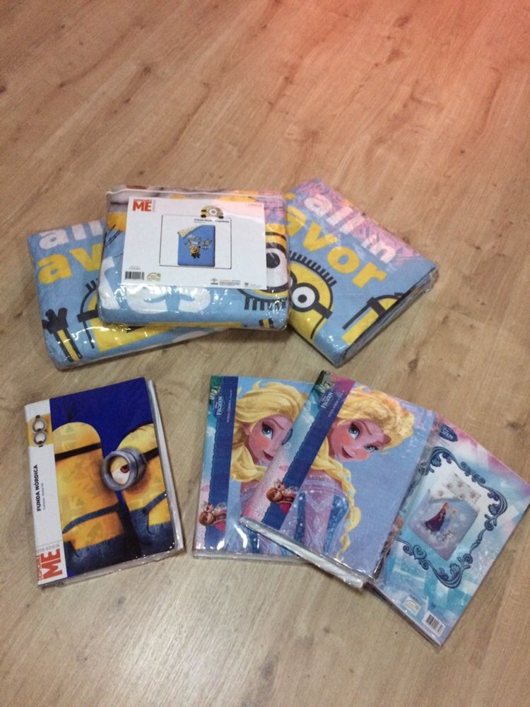 Roupa de cama Frozen e Minions (novo)