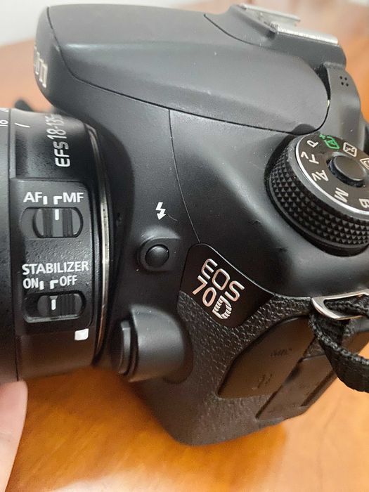 Canon 70D com lente bateria e carregador