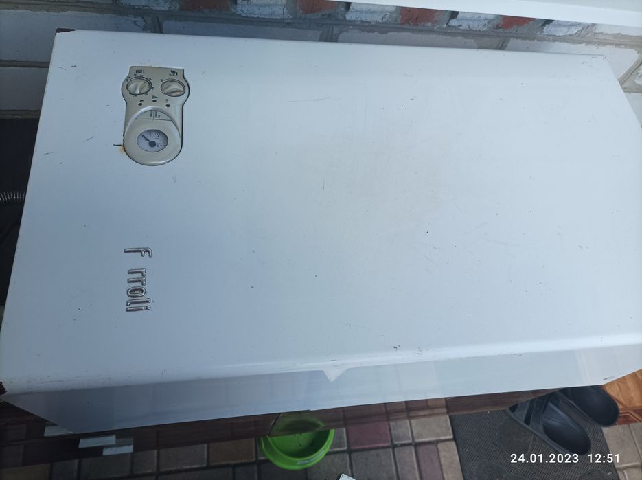 Продам двухконтурный газовый котел "FIROLLI-24квт"