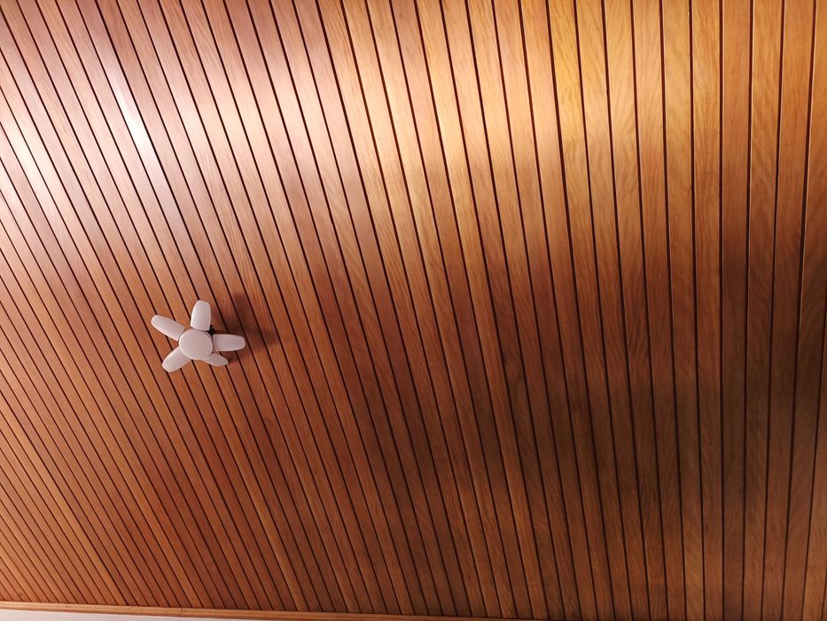 Teto falso em madeira