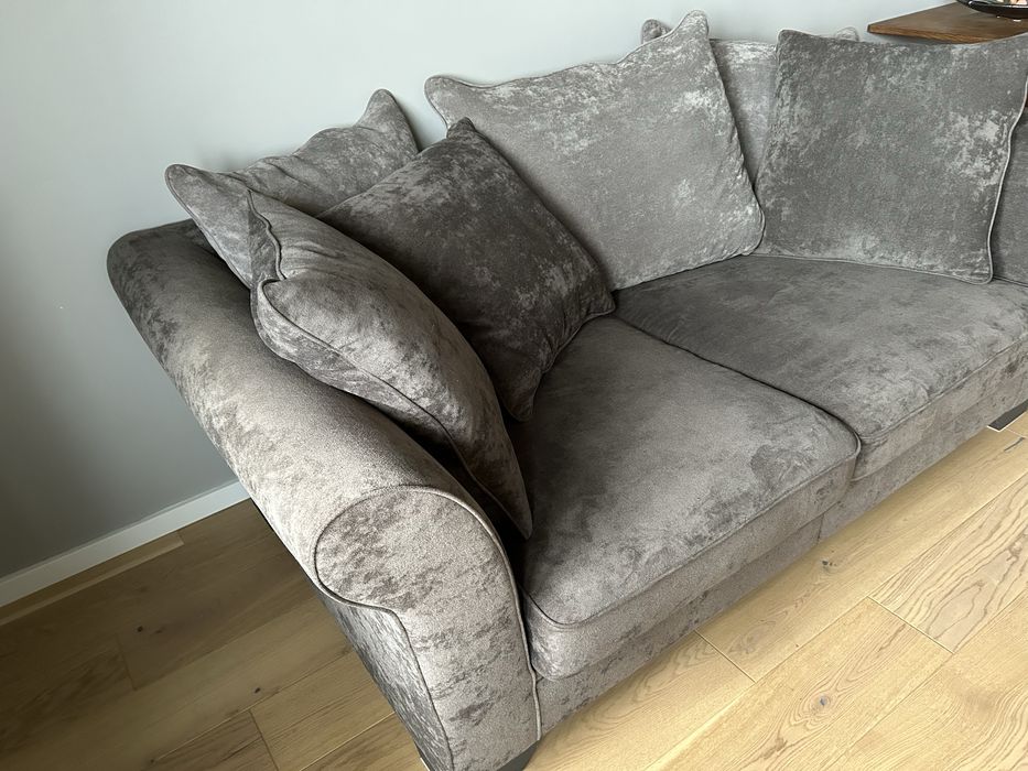 Wygodna i elegancka, szara sofa