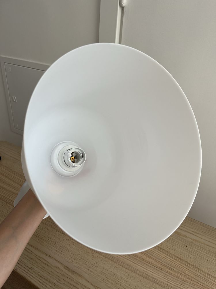 Candeeiro branco plastico