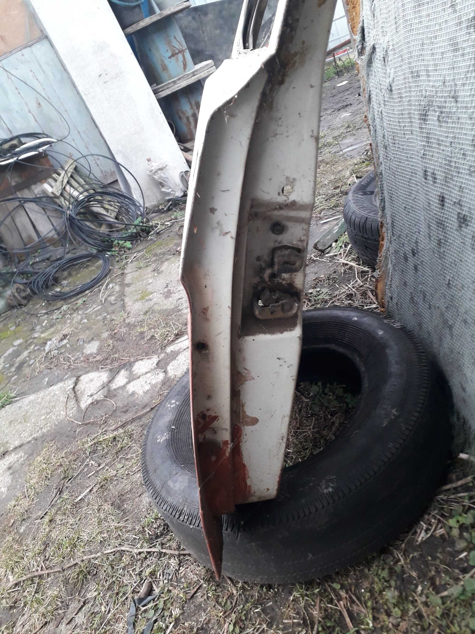 Продам двери и заднюю ляду на Газ 24- 02