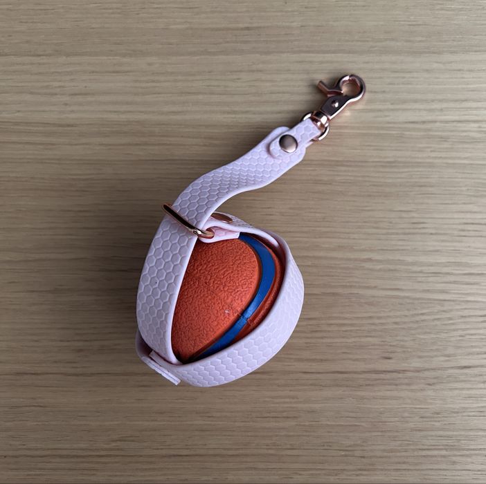 Spacerowy uchwyt na piłkę Bueno dog różowy