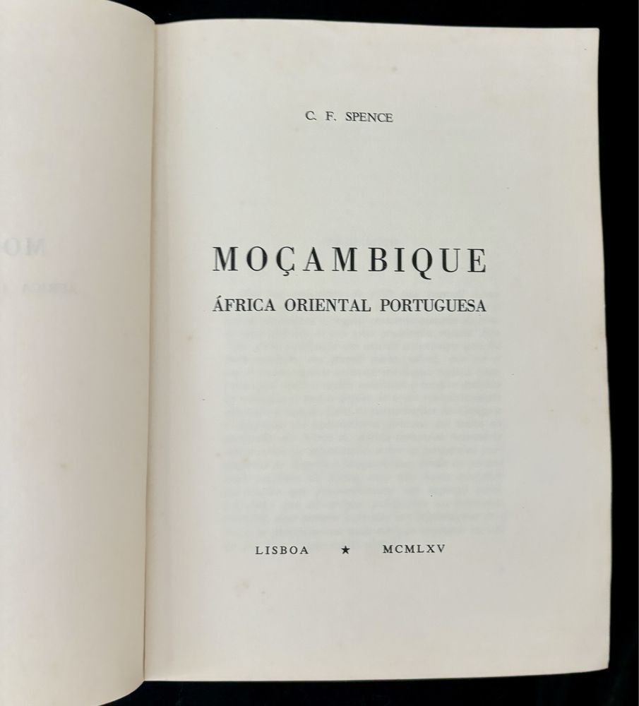 Moçambique - livro de CF Spence
