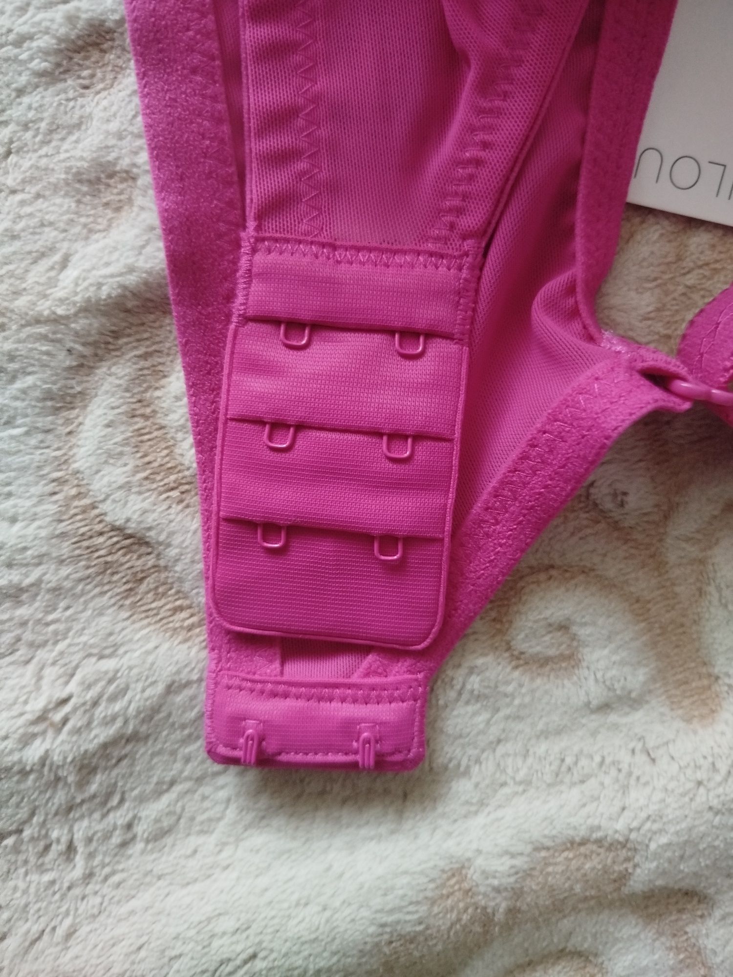 Продам бюстик m&s extra support bra
Размер 32 F. ( Объем 70 , тянется