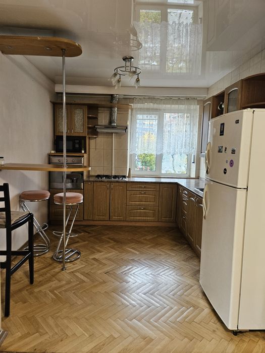 Продаж  2-3 кімнатна квартира вул.Алмазова,14 82м метро Печерська