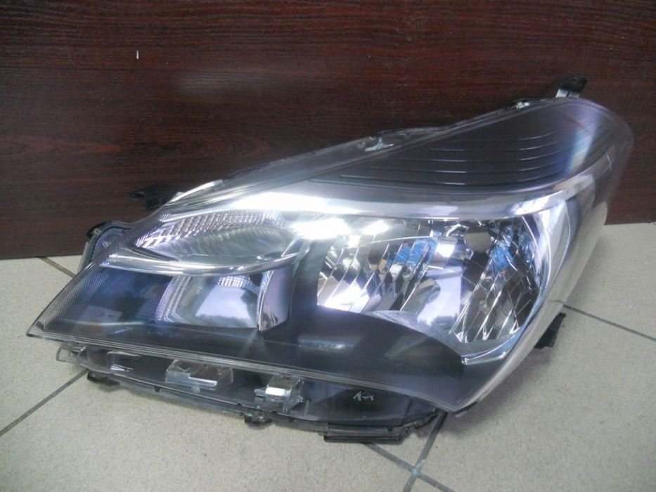 TOYOTA YARIS III 3 LIFT LEWA LAMPA PRZÓD EUROPA