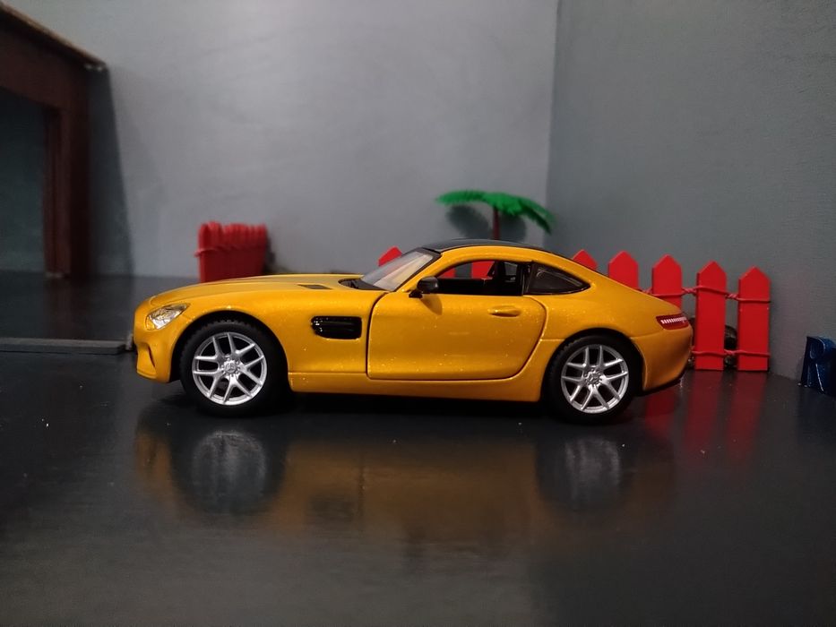 Mercedes AMG GT - Bburago 1/32