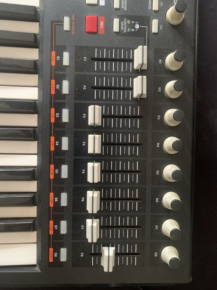AKAI MPK49 - Teclado MIDI